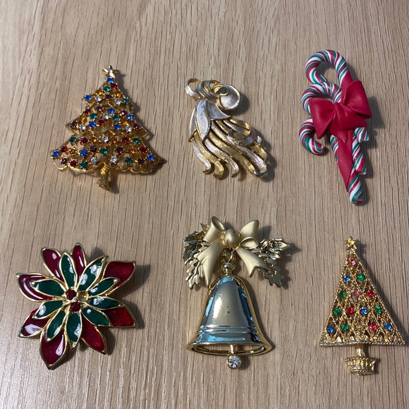 Vintage Collectible Christmas Pins - Picture 1 of 2